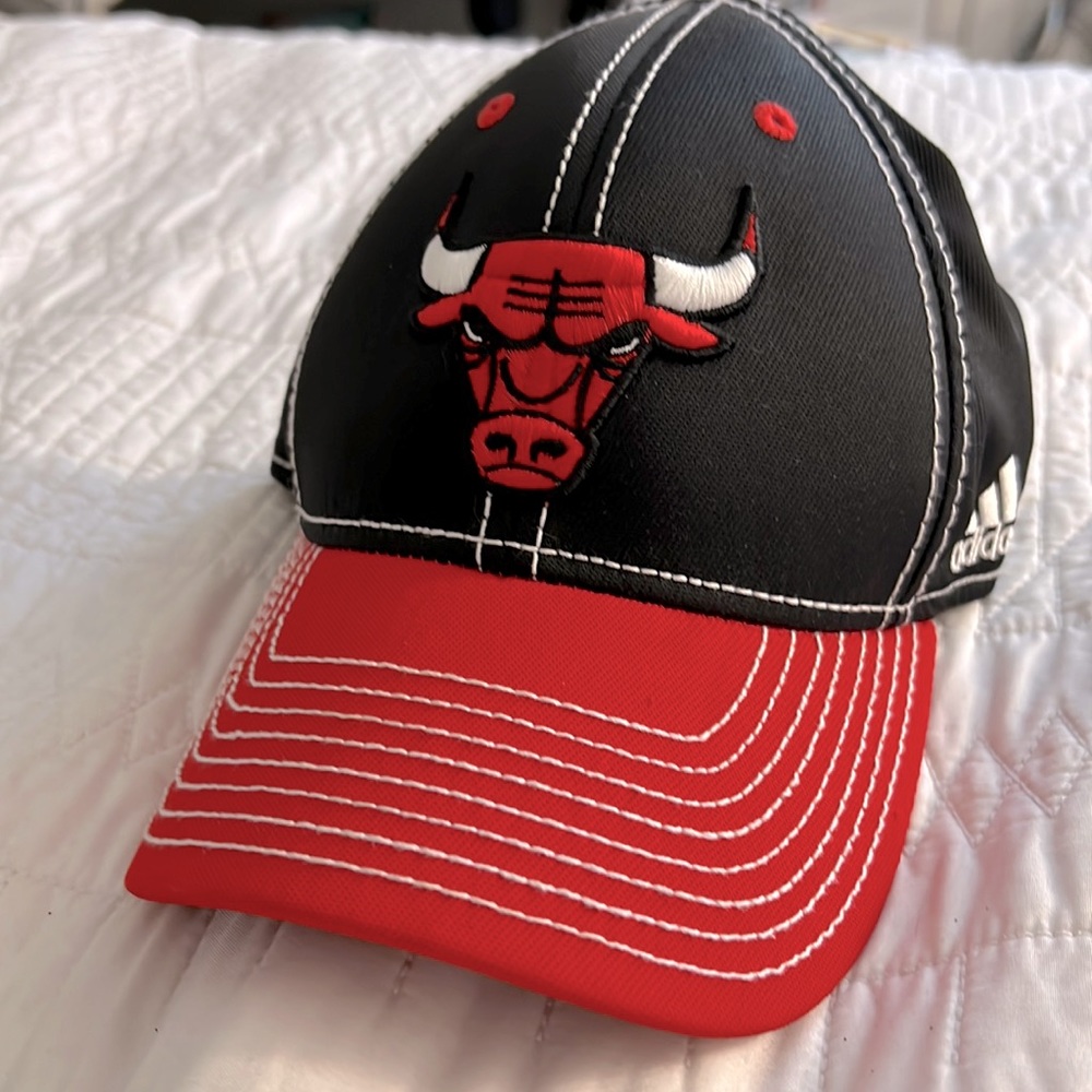 🧿2/$23 DEAL🧿Unisex-Adidas Chicago Bulls hat BNWOT s/m